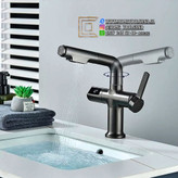 نمای نمایشگر دمای دیجیتال هنگام عبور آب