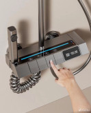 دوش حمام هوشمند با کنترل دمای دیجیتال