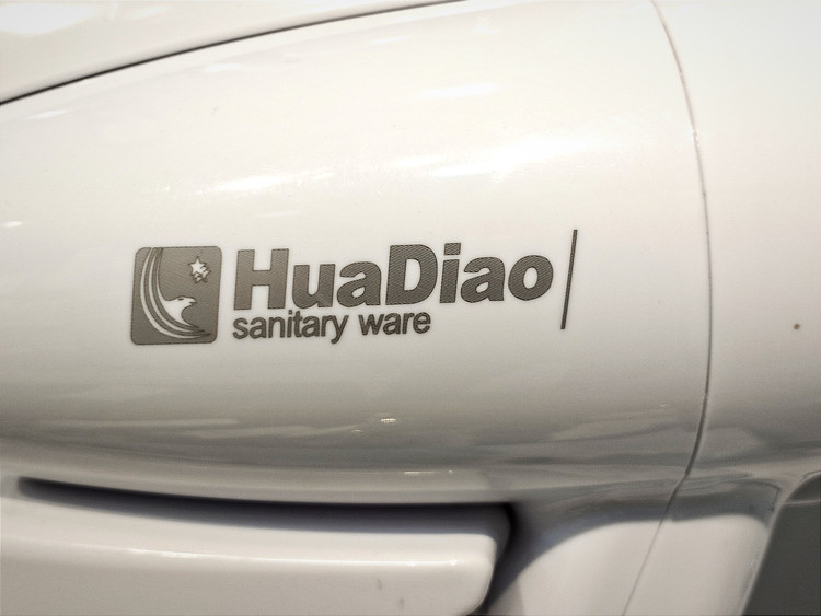 سشوار دیواری حمام با رنگ سفید و مشکی هوا دیائو