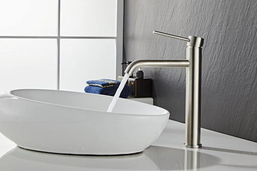 نمای نزدیک از دستگیره اهرمی و آبکاری براق