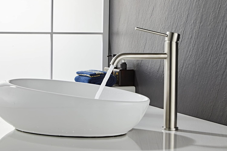 نمای نزدیک از دستگیره اهرمی و آبکاری براق