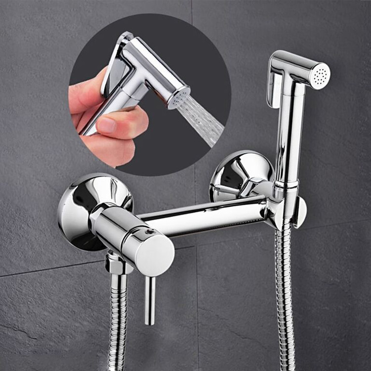 شیر توالت برنجی PowerWash Pro با طراحی مدرن