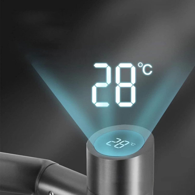 نمای نزدیک صفحه نمایشگر دمای شیر روشویی هایشن