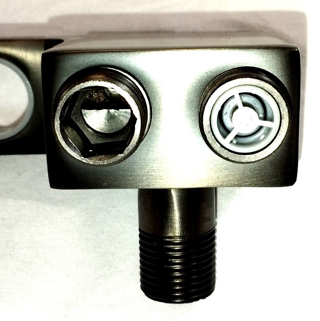 نمای جانبی از بدنه شیر EcoJet 2 با روکش کروم