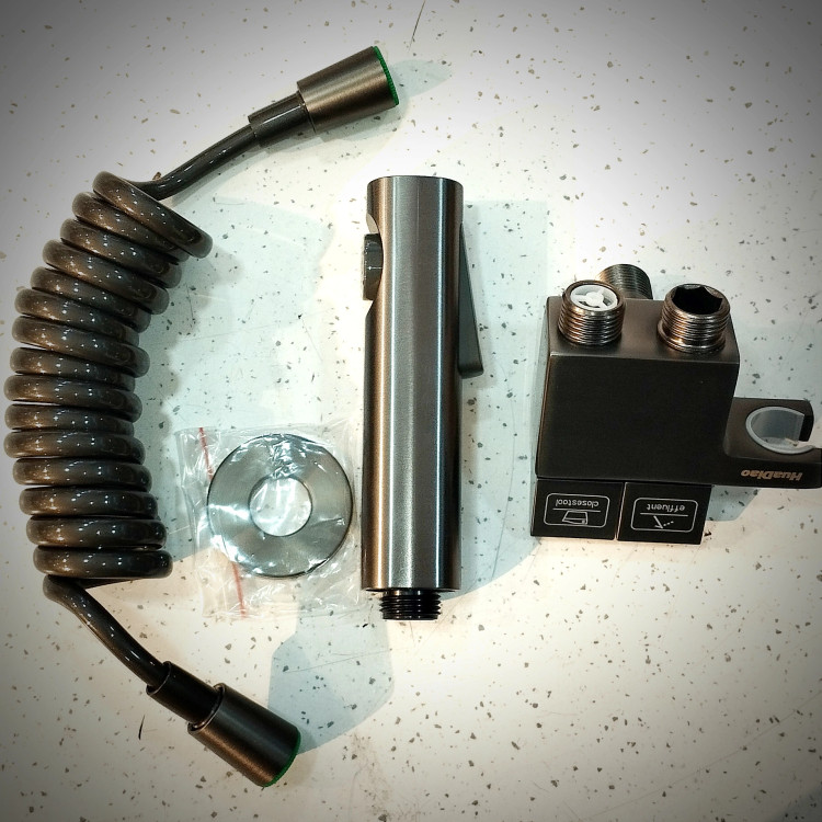 کنترل راحت آب سرد و گرم با دستههای جداگانه