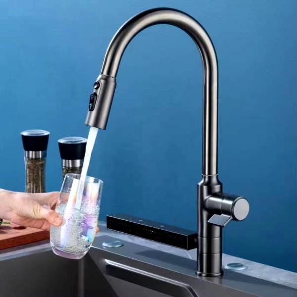 شیر آبشاری 70 سانتیمتر با سه حالت پاشش آب، راحتی و کارایی را به شما هدیه میدهد.