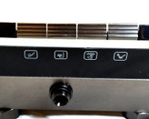 دکمههای مکانیکی فلزی روی پنل دوش