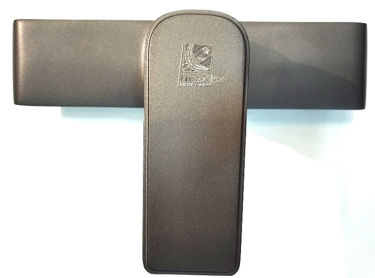 شیر توالت هوادیائو مدل SmokeFlex رنگ دودی مات در سرویس بهداشتی مدرن