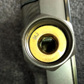 دوش حمام پیانویی هوادیائو مدل 520Q با نمایشگر دیجیتال در حمام مدرن