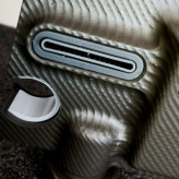 جنس استیل ضدزنگ و آبکاری کروم براق روی بدنه دوش هوادیائو