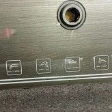 دوش حمام پیانویی هوادیائو مدل 520Q با نمایشگر دیجیتال در حمام مدرن