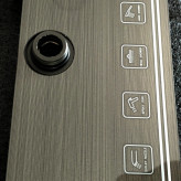 دوش حمام پیانویی هوادیائو مدل 520Q با نمایشگر دیجیتال در حمام مدرن