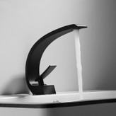 نمای کنار شیر روشویی لوکس Hyshin Arden