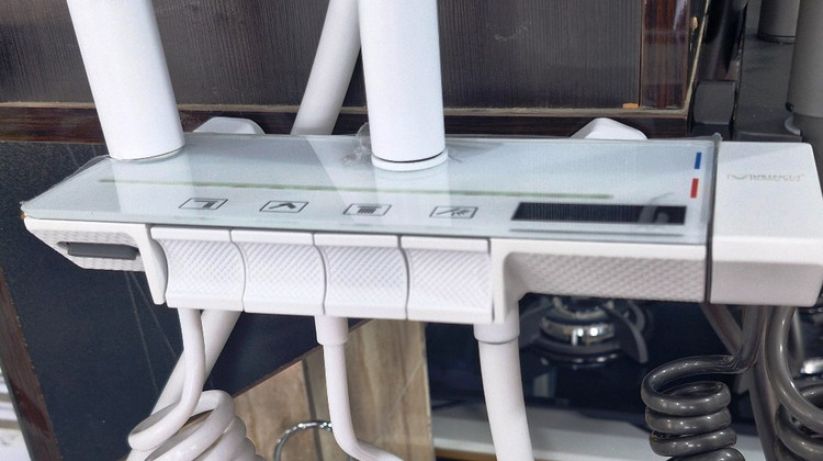 دوش حمام دیجیتال پیانویی برند Valencia