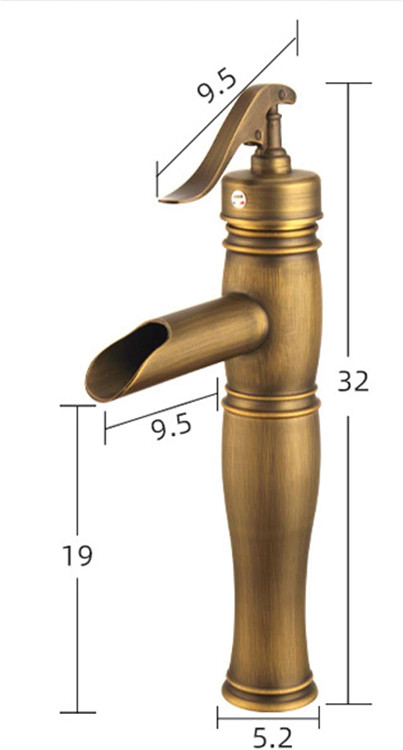 نمای نزدیک از تنه شیر روشویی بامبو و جزئیات بافت