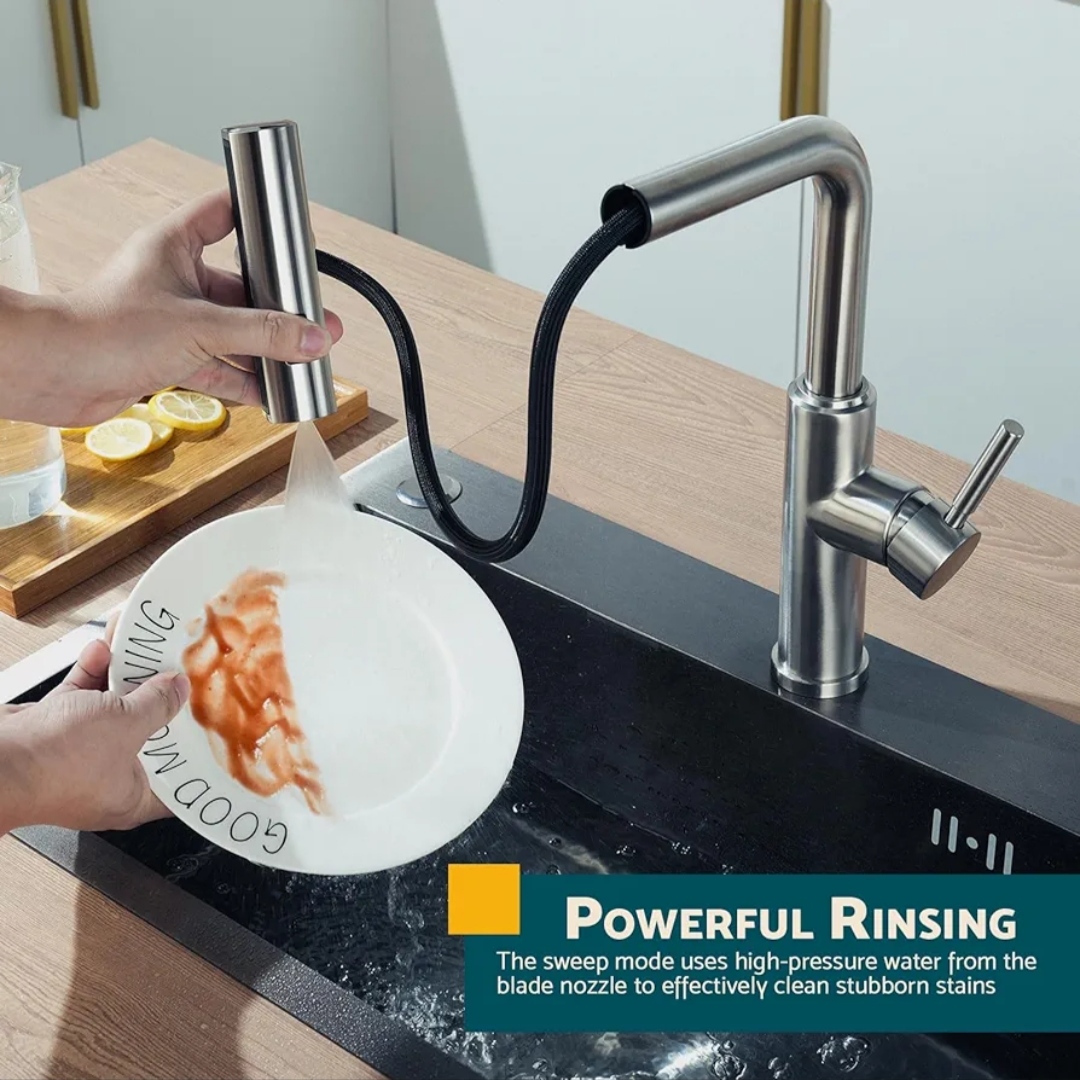 شیر ظرفشویی جدید با طراحی ارگونومیک و بدنه‌ی استیل.