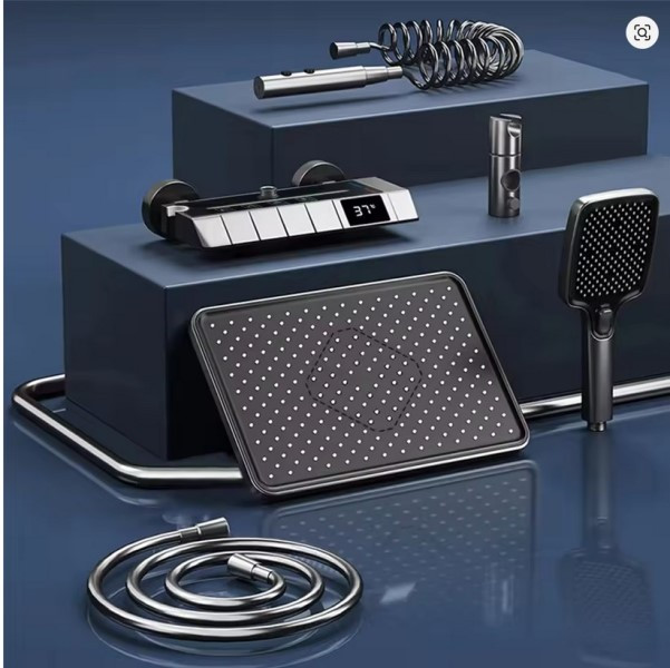 تصویر کلوزآپ از سر دوش (Rainfall) با پوشش رنگ دودی مات.