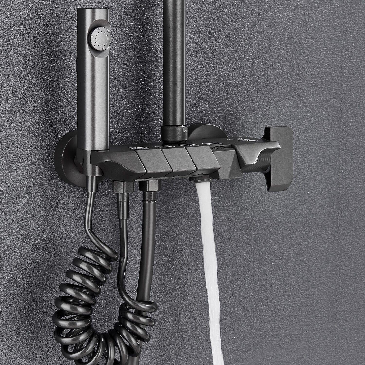 اجزای پک هدیه شامل ژل دوش، لوسیون و مرطوب‌کننده