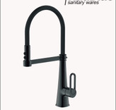 نمای نزدیک شیر ظرفشویی سیلیکونی با قابلیت چرخش 360 درجه