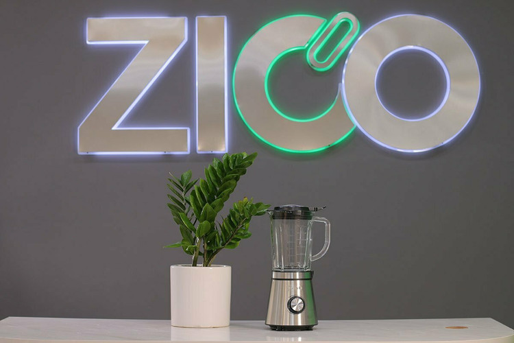 مخلوطکن برقی زیکو مدل ZC‑7085 روی میز آشپزخانه مدرن