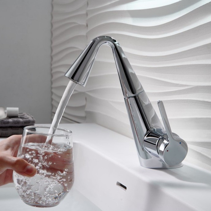 آبکاری باکیفیت و ضد اثر انگشت بر روی بدنه شیر روشویی مشکی مدل HS546.