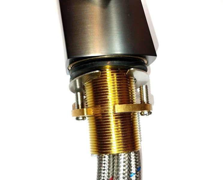 شیر روشویی با جنس بدنه برنجی مقاوم