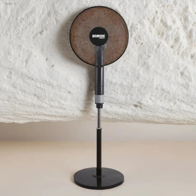 پنکه ایستاده بیسمارک مدل BM2326 در اتاق نشیمن